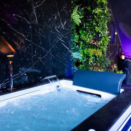 L'Evasion, Romantisme, Volupte & Jacuzzi Saumur Exterior photo